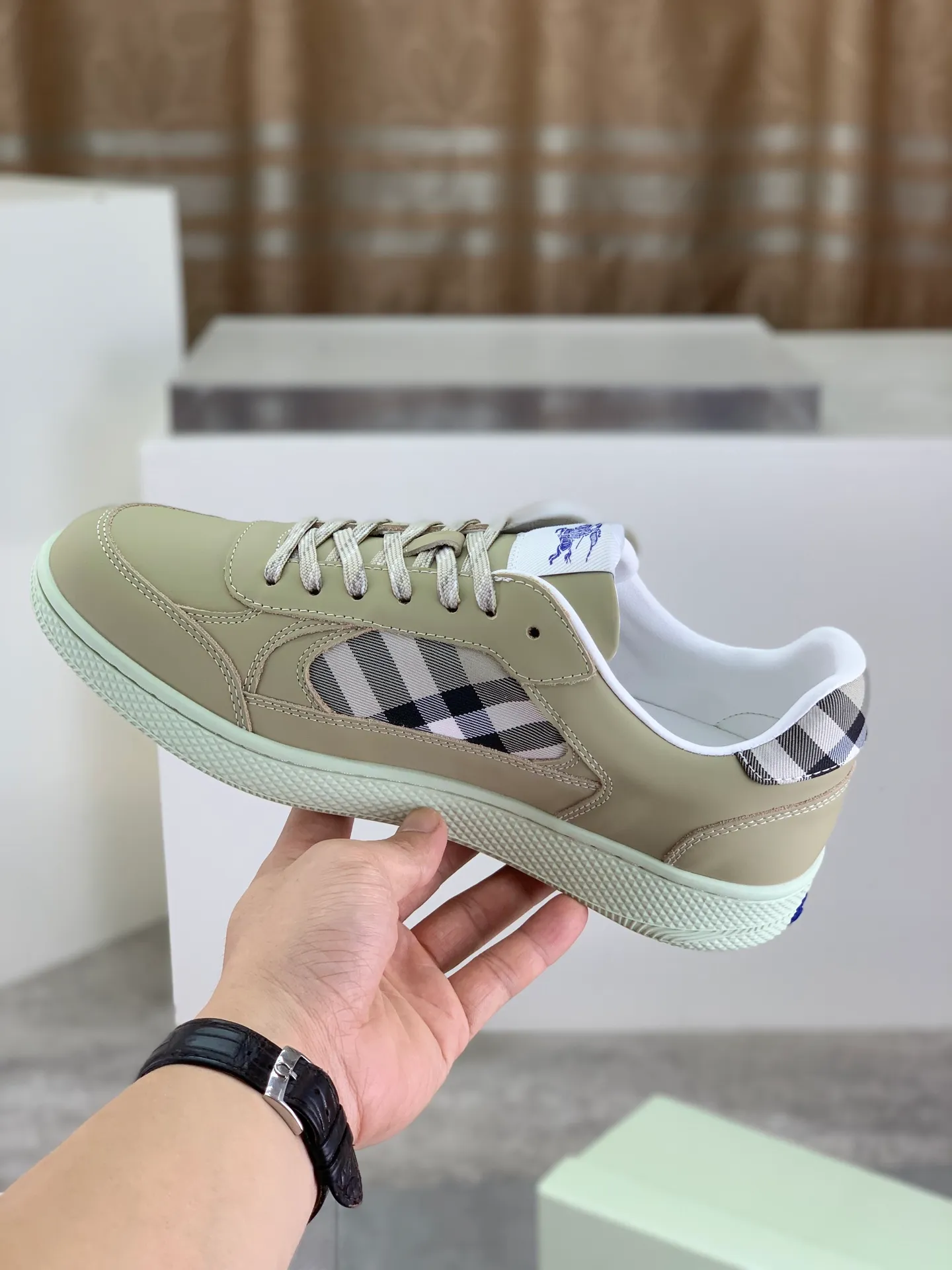 Factory price P640 [BURBERRY] Burberry - High-end quality original order - Upper: imported 🔝 original material - Inner lining: cowhide lining, feet; water-dyed cowhide - Outsole: ultra-light TPR rubber; two-color molded outsole - Super high quality control · Fine workmanship: highlighted (high-end, extravagance, grade) -Size: 39-45 (Male 38 46 can be customized) · Color: Multi-color optional